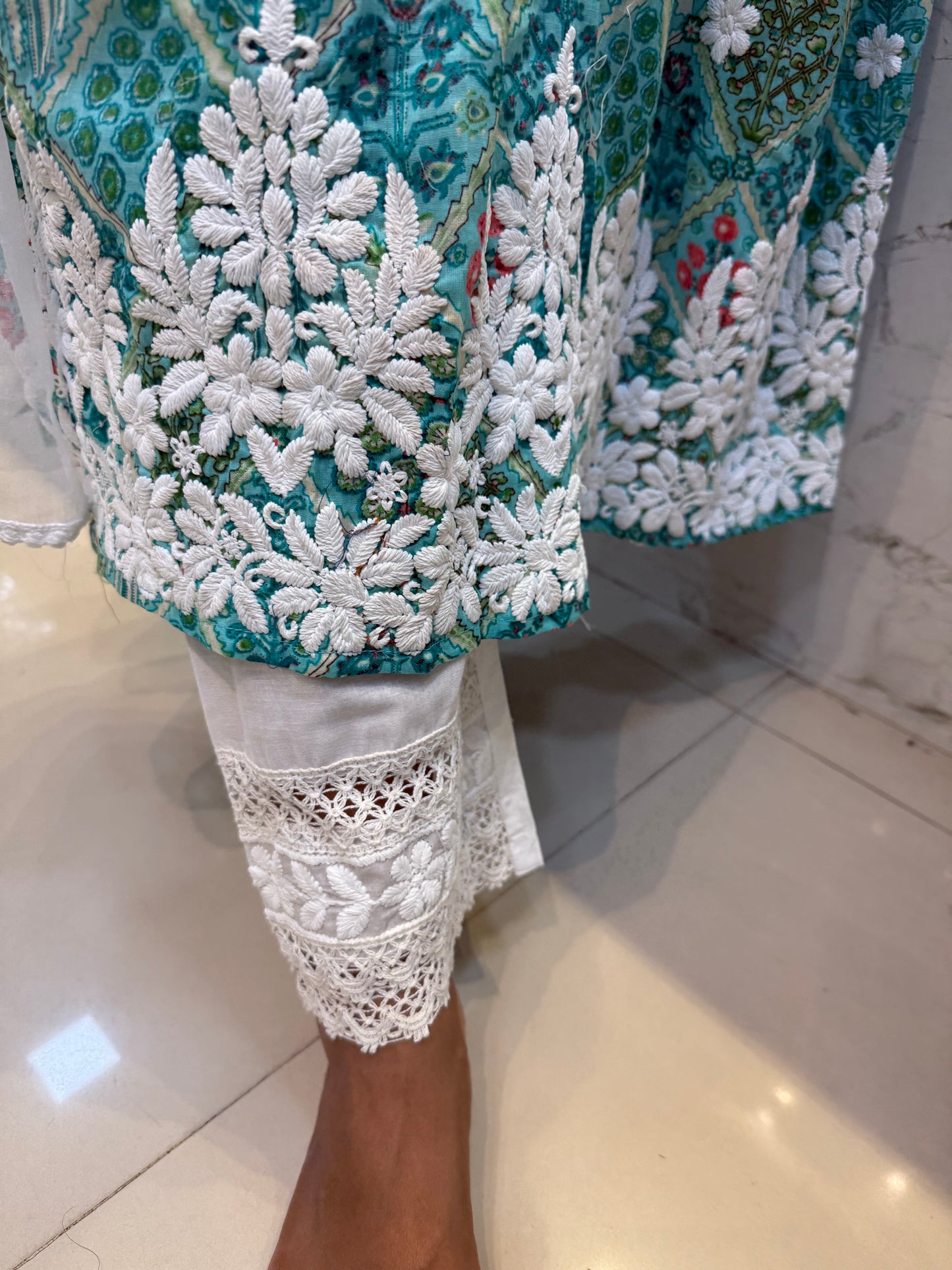 Chikankari work kurti set