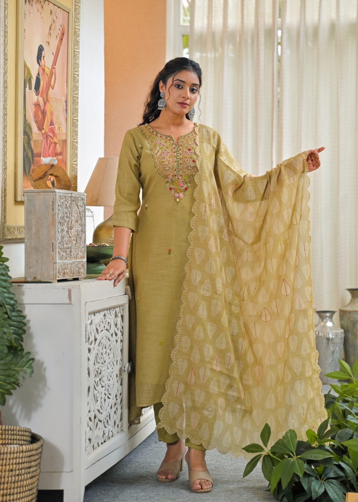 Pure Linen Hand Embroidery Kurti With Pant and Scallop Cutwork Dupatta -HSC1259