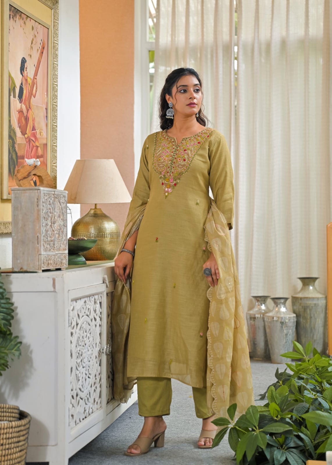 Pure Linen Hand Embroidery Kurti With Pant and Scallop Cutwork Dupatta -HSC1259