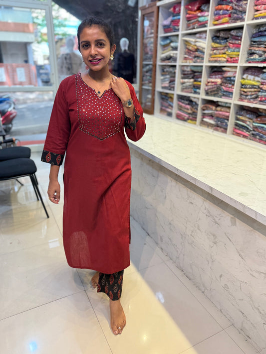 Marron and Black Ikkat set