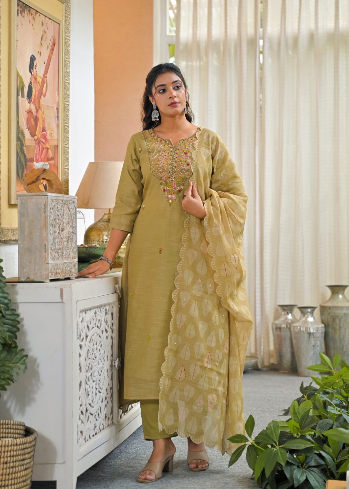 Pure Linen Hand Embroidery Kurti With Pant and Scallop Cutwork Dupatta -HSC1259