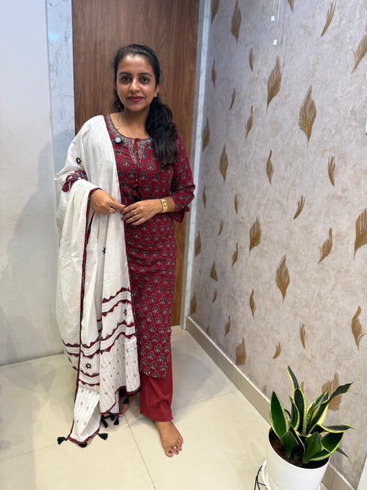 Applique Marron Kurti With Pant and Dupatta -HSC1298