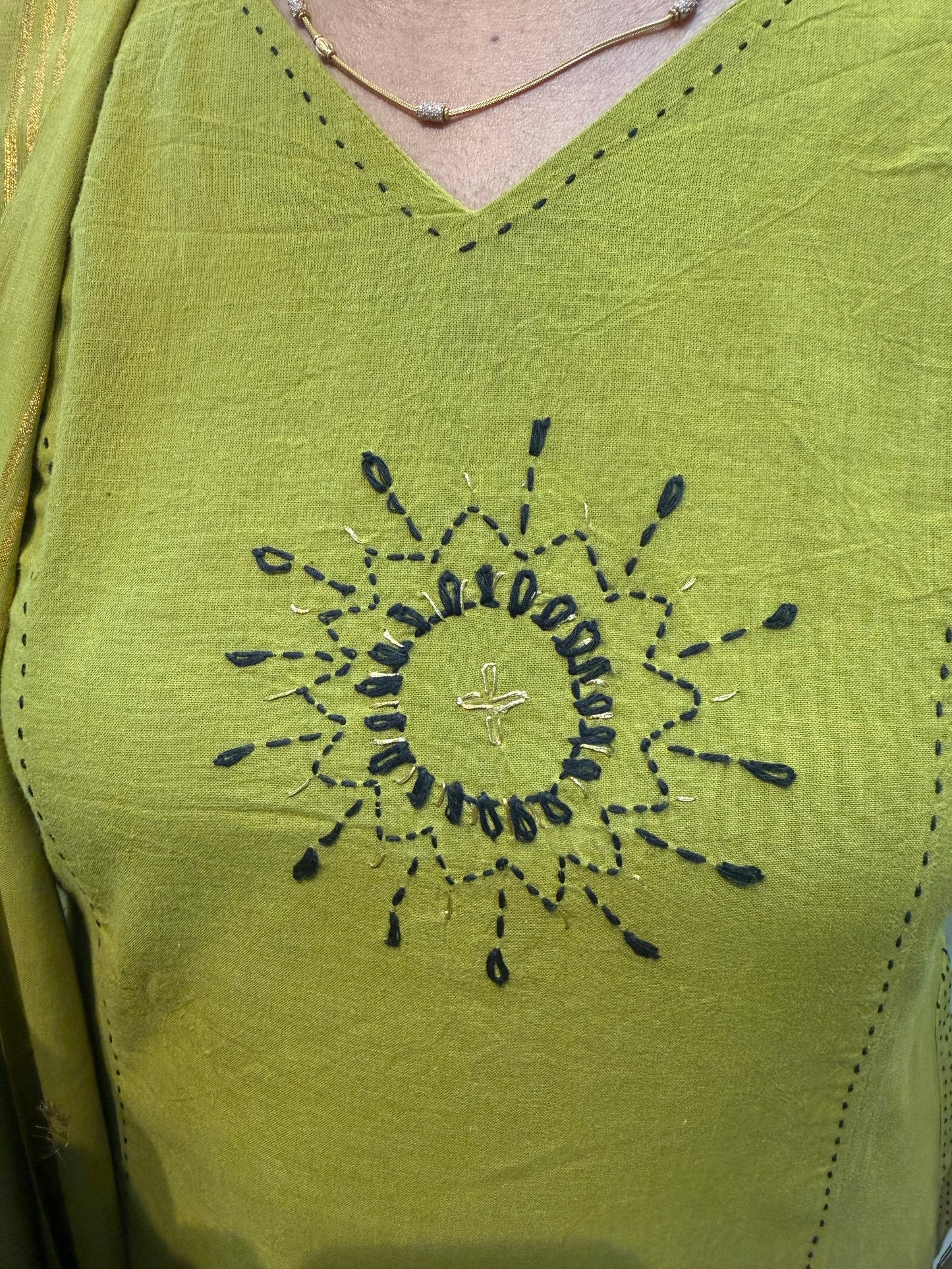 Pure Handloom Thread Embroidery Kurti With Pant and Dupatta-HSC140