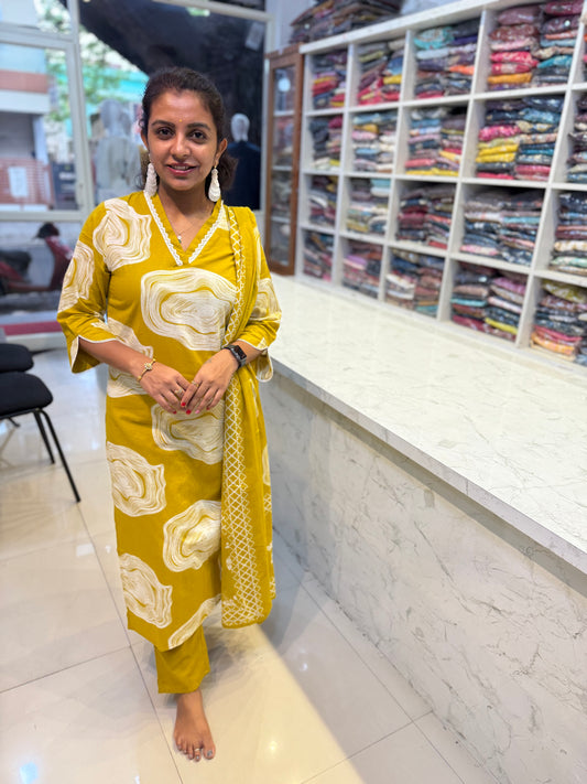 Green Patterned Sleeves Cotton Kurti With Pant and Dupatta