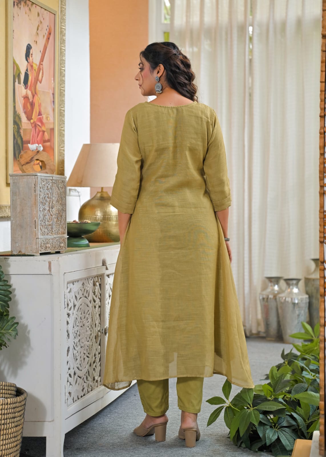 Pure Linen Hand Embroidery Kurti With Pant and Scallop Cutwork Dupatta -HSC1259