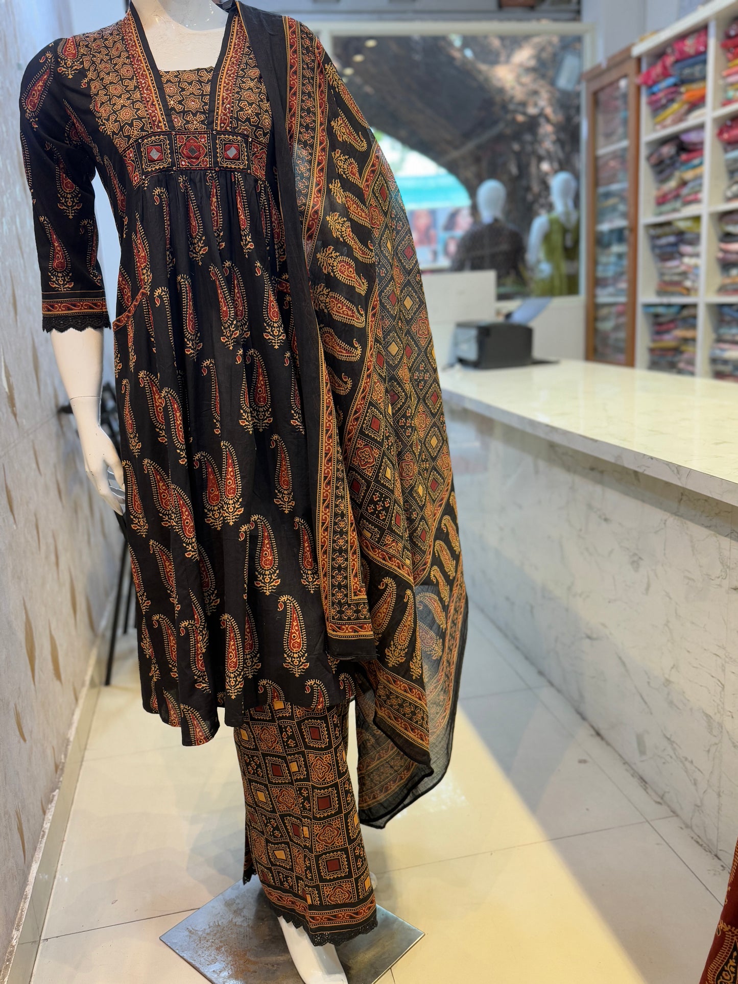 Stylish Cotton set with two sides pockets on kurti