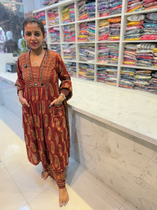 Stylish Cotton set with two sides pockets on kurti